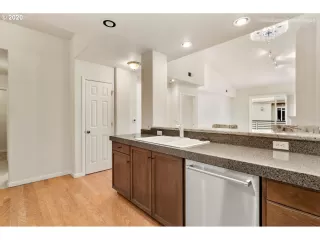 Photo #6: 20521725 Listing