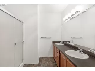 Photo #5: 20521795 Listing