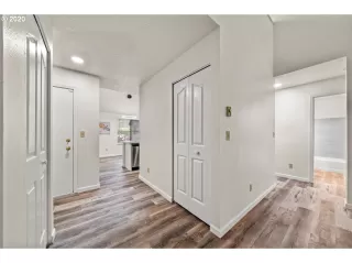 Photo #3: 20523349 Listing