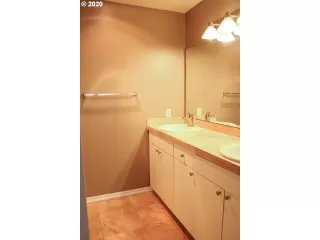 Photo #2: 20523374 Listing