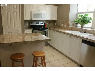 Photo #4: 20523374 Listing