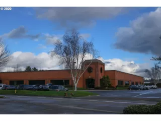 Photo #5: 20523374 Listing