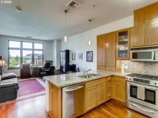 Photo #4: 20525000 Listing