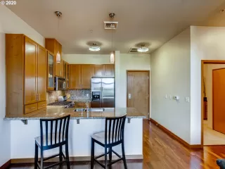 Photo #5: 20525000 Listing