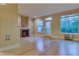 Photo #4: 20525401 Listing