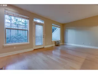 Photo #6: 20525401 Listing