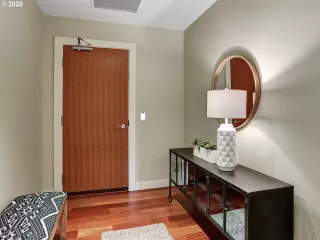 Photo #5: 20525729 Listing