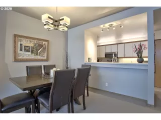 Photo #4: 20526229 Listing 