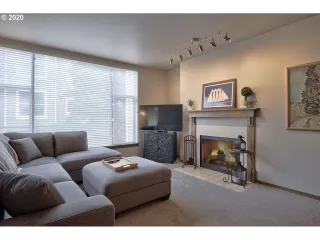 Photo #5: 20526229 Listing 