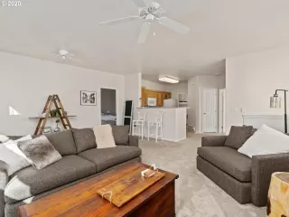 Photo #5: 20526336 Listing