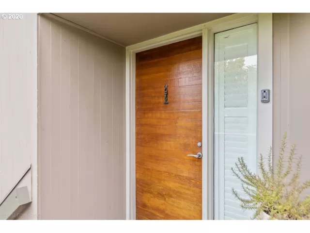 MLS: 20526626 Condo For Sale