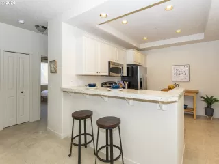 Photo #4: 20527612 Listing