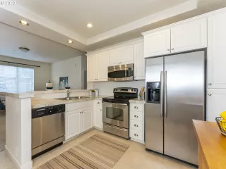 Photo #6: 20527612 Listing