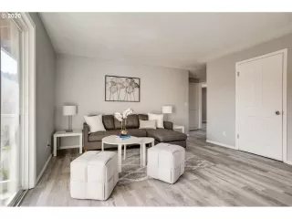 Photo #3: 20527771 Listing 