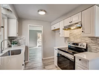 Photo #6: 20527771 Listing 