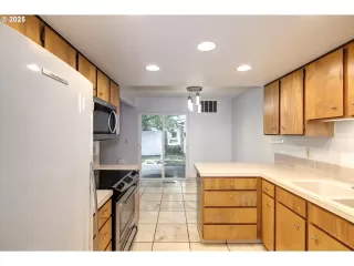 Photo #2: 205278477 Listing