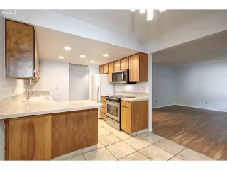 Photo #4: 205278477 Listing