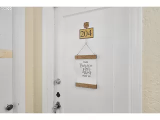 Photo #3: 20528466 Listing