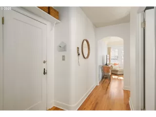 Photo #4: 20528466 Listing