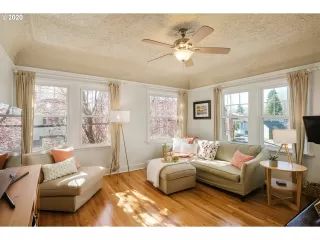 Photo #6: 20528466 Listing