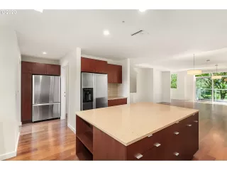 Photo #1: 20529131 Listing