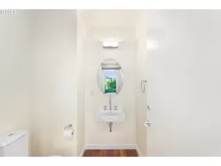 Photo #2: 20529131 Listing