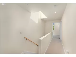 Photo #3: 20529131 Listing