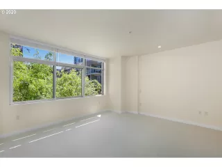 Photo #4: 20529131 Listing