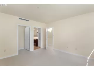 Photo #5: 20529131 Listing