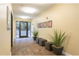 Photo #2: 20529187 Listing