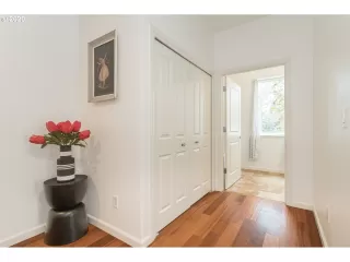 Photo #6: 20529187 Listing