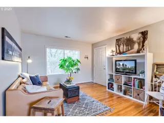 Photo #4: 20529602 Listing