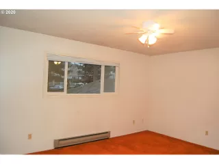 Photo #5: 20530040 Listing