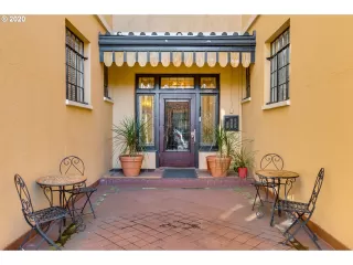 Photo #5: 20530055 Listing