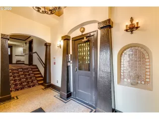 Photo #6: 20530055 Listing