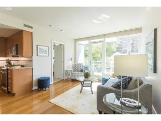 Photo #6: 20531875 Listing