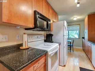 Photo #6: 20532549 Listing