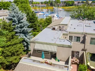 Photo #2: 20533001 Listing 