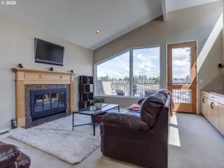 Photo #5: 20533001 Listing 