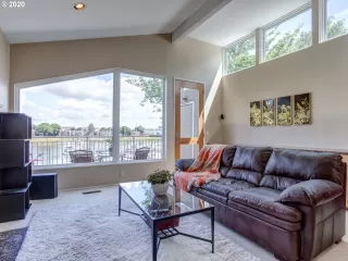 Photo #6: 20533001 Listing 