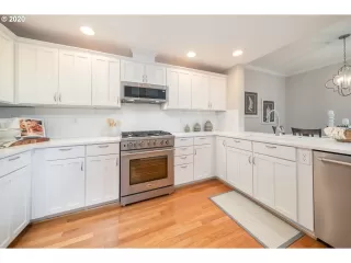 Photo #2: 20533268 Listing