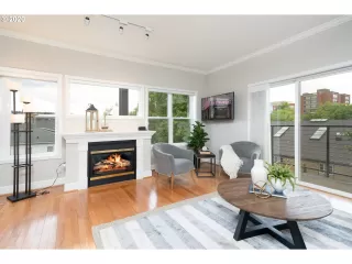 Photo #4: 20533268 Listing