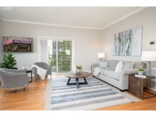 Photo #5: 20533268 Listing