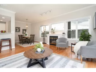 Photo #6: 20533268 Listing