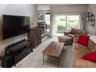 Photo #6: 20534969 Listing