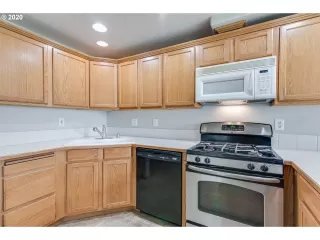 Photo #2: 20535038 Listing