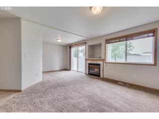 Photo #5: 20535038 Listing