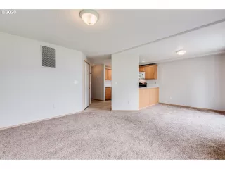 Photo #6: 20535038 Listing