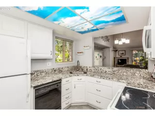 Photo #2: 20536168 Listing