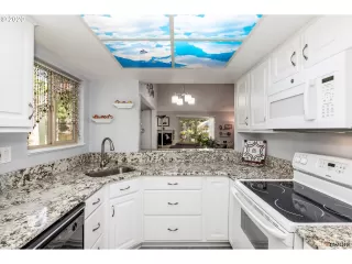 Photo #3: 20536168 Listing